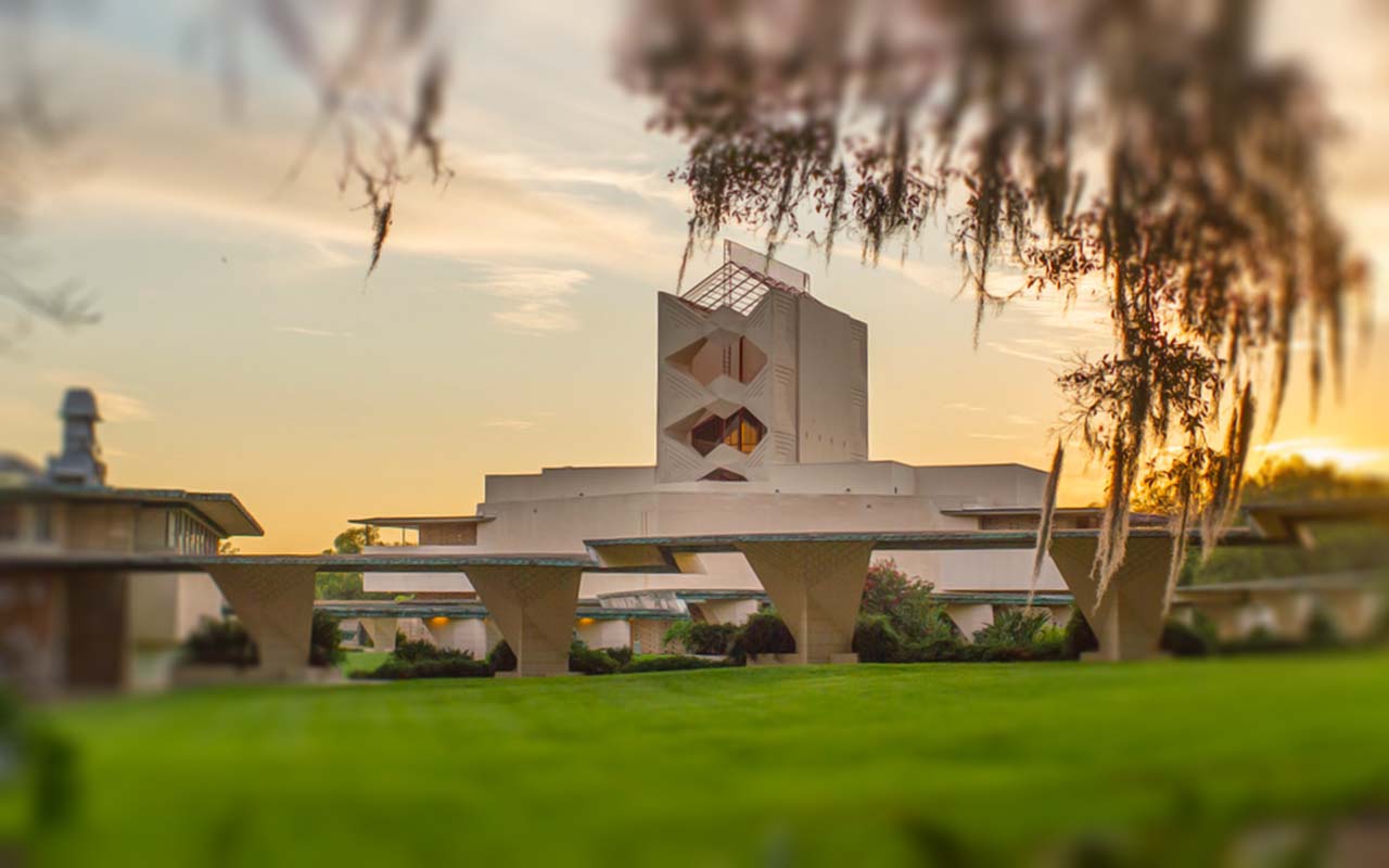 An Iconic Setting. A Connected Community